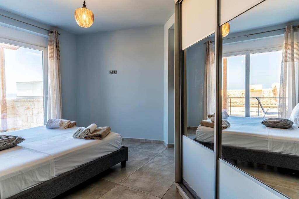 Zefyros Suite , Seafront Retreat ! Pánormos Eksteriør billede
