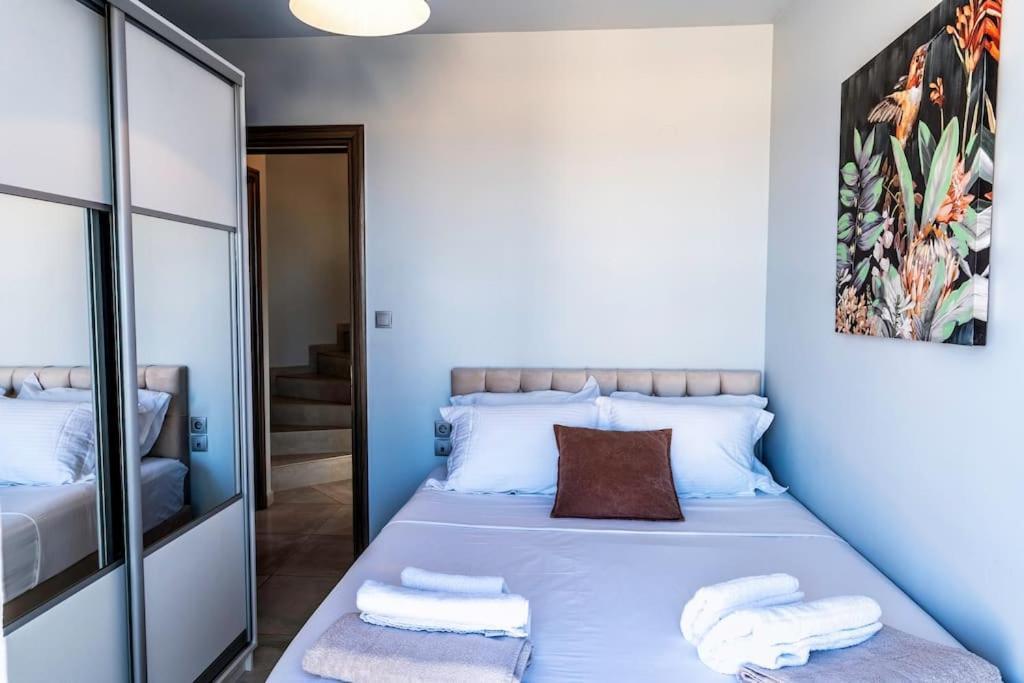 Zefyros Suite , Seafront Retreat ! Pánormos Eksteriør billede