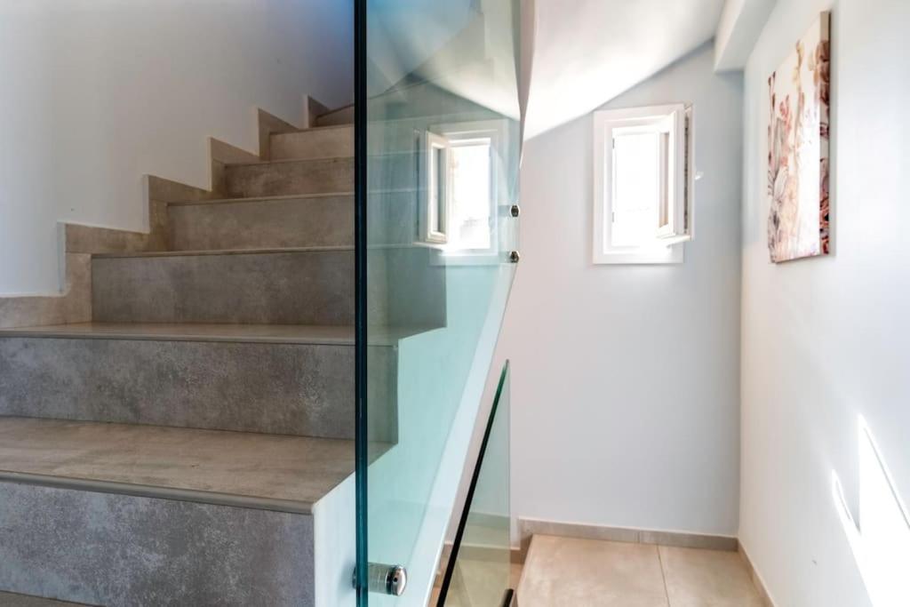 Zefyros Suite , Seafront Retreat ! Pánormos Eksteriør billede